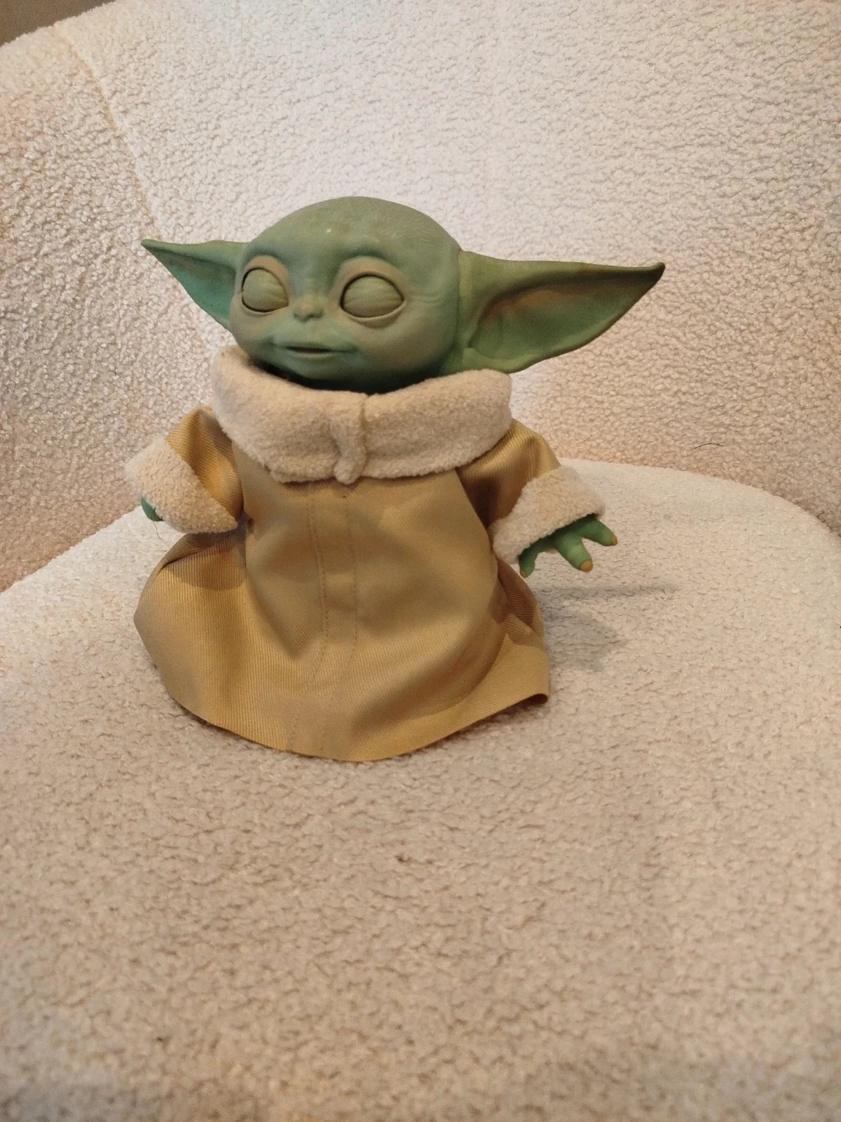 Star Wars interactive Baby Yoda figurine – photo 4